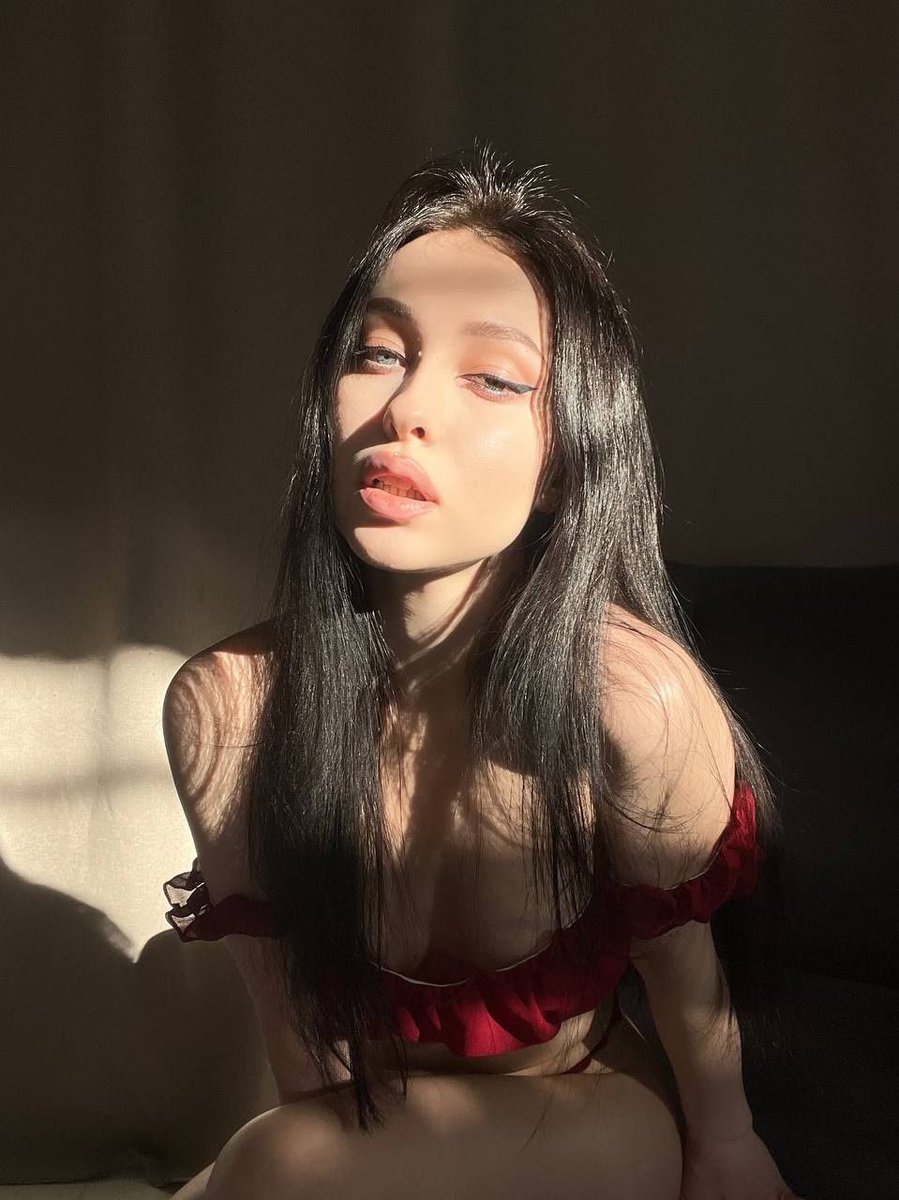 Ericka7tm's tweet photo. Red deetails and golden liiight—an unforgettable combination ❤️ Save this mood for later.👇
https://t.co/yFql6lpJFZ https://t.co/HLFsx7VlVf