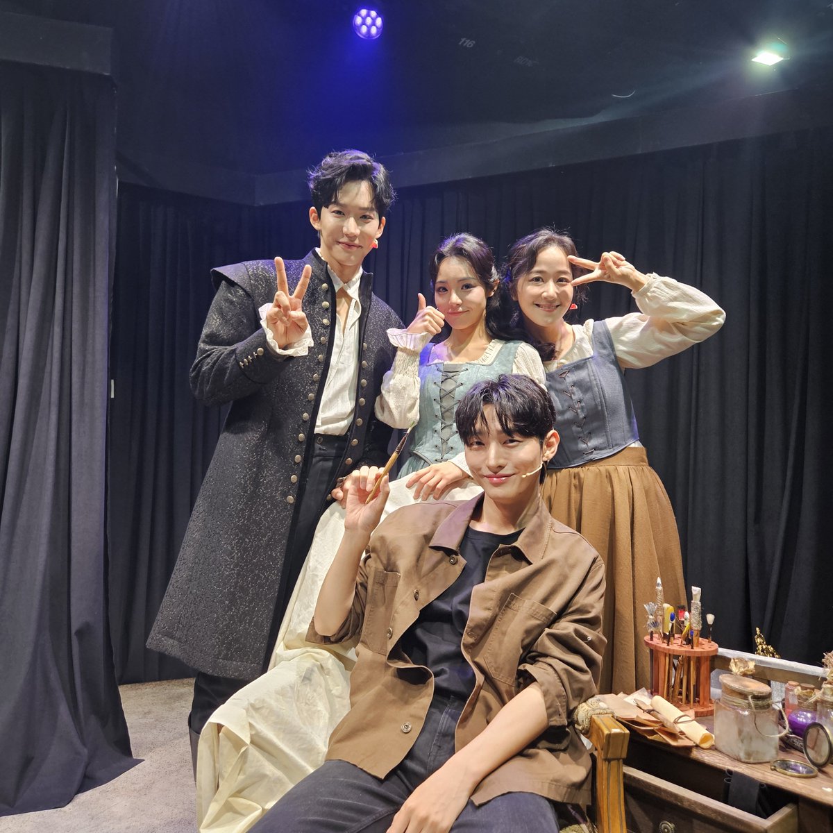 rnbtheatre_kr's tweet photo. [뮤지컬 #소년의초상] 🎨💐

🎨 오늘의 완벽한 초상화
𝐓𝐎𝐃𝐀𝐘‘𝐒 𝐂𝐀𝐒𝐓

로지나 #임예진
마르타 #김수
마르첼로 #김이담
야코포 #윤지성

2026.07.28 - 10.18
대학로 TOM 2관 https://t.co/mCADbVn5fS