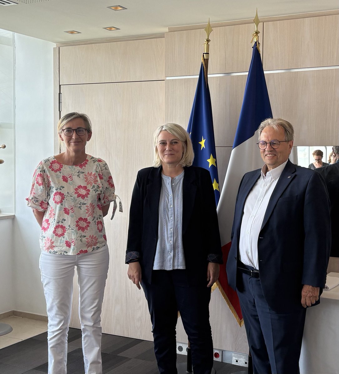 stephanie_rist's tweet photo. Echange très constructif avec @B_Tranchand, président de l'UNAF. Nous partageons la conviction que les familles doivent rester au cœur de notre action publique. 
Cet entretien a permis de poursuivre un dialogue de confiance avec l'UNAF sur les grands enjeux de la politique familiale et de la protection des plus vulnérables. 
J'ai réaffirmé la volonté du Gouvernement de poursuivre un travail étroit avec l’ @unaf_fr pour apporter des réponses concrètes aux attentes des familles et assurer l'accompagnement des plus vulnérables.