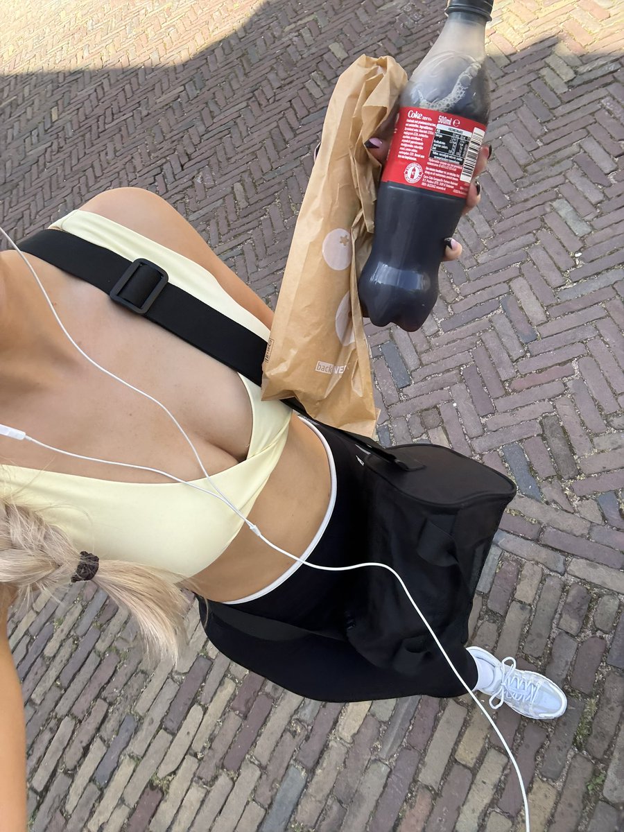 Goddessaureliax's tweet photo. Just got my workout done, Fund my lunch..€10 https://t.co/tWh4rNQeZY