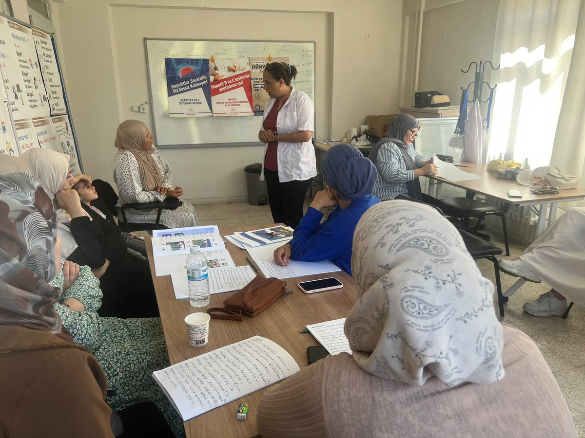 kiziltepeism's tweet photo. Müdürlüğümüz  Eğitim Birimi tarafından ’’28 Temmuz Dünya Hepatit Günü’ kapsamında karaciğer sağlığını korumak ve farkındalık kazandırmak için Halk Eğitim Merkezi kursiyerlerine ‘’Hepatit ve Aşıların Önemi’’ konularında eğitimler verilmiştir.@mardinilsaglik @halksagligigm @sbsggm https://t.co/pXW4lATRhc