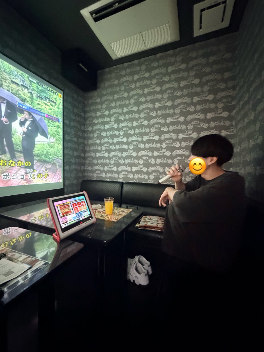 Kukeokun's tweet photo. 2日ぶりになむると会ってカラオケ行ってきた✌️ https://t.co/aFLOwT5aIw