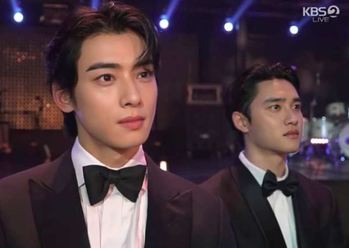 AboutMusicYT's tweet photo. ASTRO's Cha Eunwoo and Kyungsoo of EXO at the Blue Dragon Series Awards, back in 2023. https://t.co/B2URSS9mZu