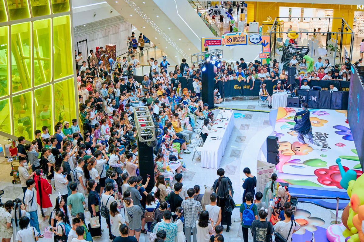 StanislavMiler's tweet photo. Just checked in at the city’s biggest anime carnival! Greeted 10+ cosplay friends, grabbed limited-edition merch, and my camera roll’s full of anime vibes. No better weekend than this https://t.co/EpbB6qpPh2