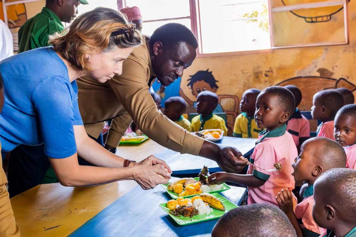 unicefrw's tweet photo. @AurelieRG @Gicumbi_Rwanda @ambafrancerwa @LiekevandeWiel @RwandaMFA At the Early Childhood Development centre, Ambassador @AurelieRG served a nutritious meal to young children, reinforcing the importance of good nutrition during the early years, when healthy development matters most. https://t.co/x96d23LUda