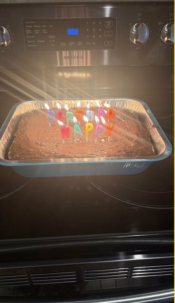 Lunachloe13's tweet photo. Happiest birthday to me 🥰🌚🥳. Wish me well and y’all can start sending me gifts 🎁 https://t.co/S6wUtQiKEj