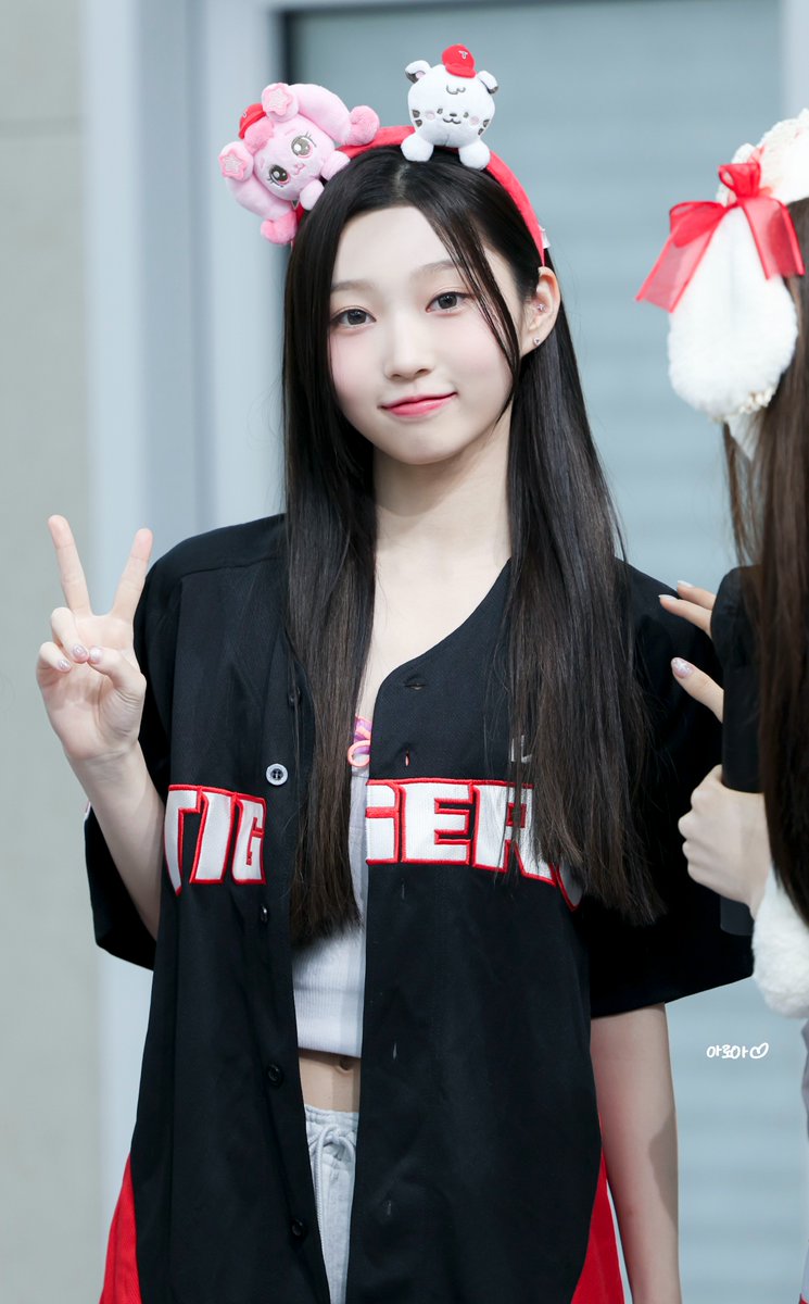 aroa091028's tweet photo. 260619 위드뮤 로아🩷 2p

#유스피어 #로아 #USPEER #ROA https://t.co/yjrhmL7uV3