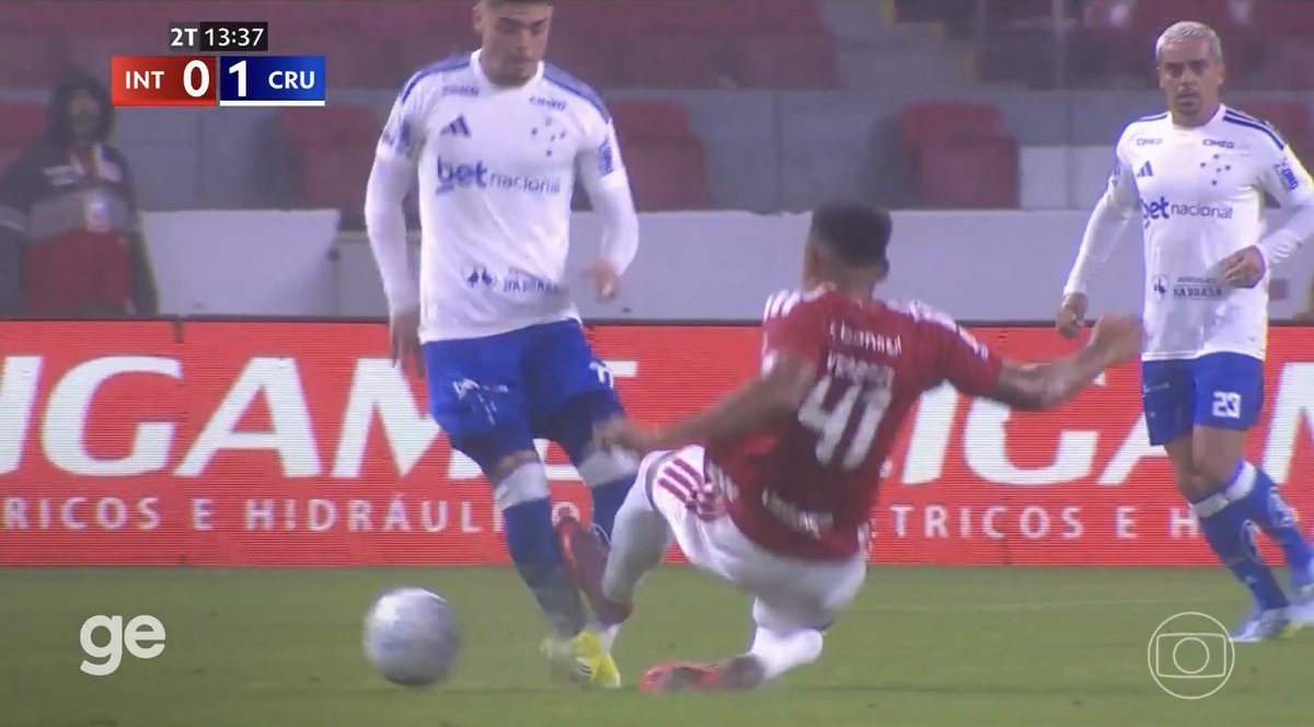 DiarioGols's tweet photo. PUNIDO!

Victor Gabriel, do Inter, foi punido pelo STJD.

O zagueiro do Inter foi suspenso por 6 jogos + até que Pec volte aos treinos, em um prazo máximo de 6 meses.

Ou seja, se Pec ficar 6 meses em recuperação, Victor Gabriel TAMBÉM ficará sem jogar pelo mesmo período.

📰 @LucasCollar