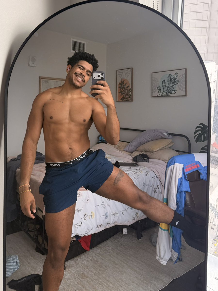ri0luuu's tweet photo. longlegs asf today https://t.co/uxBhiop9NF