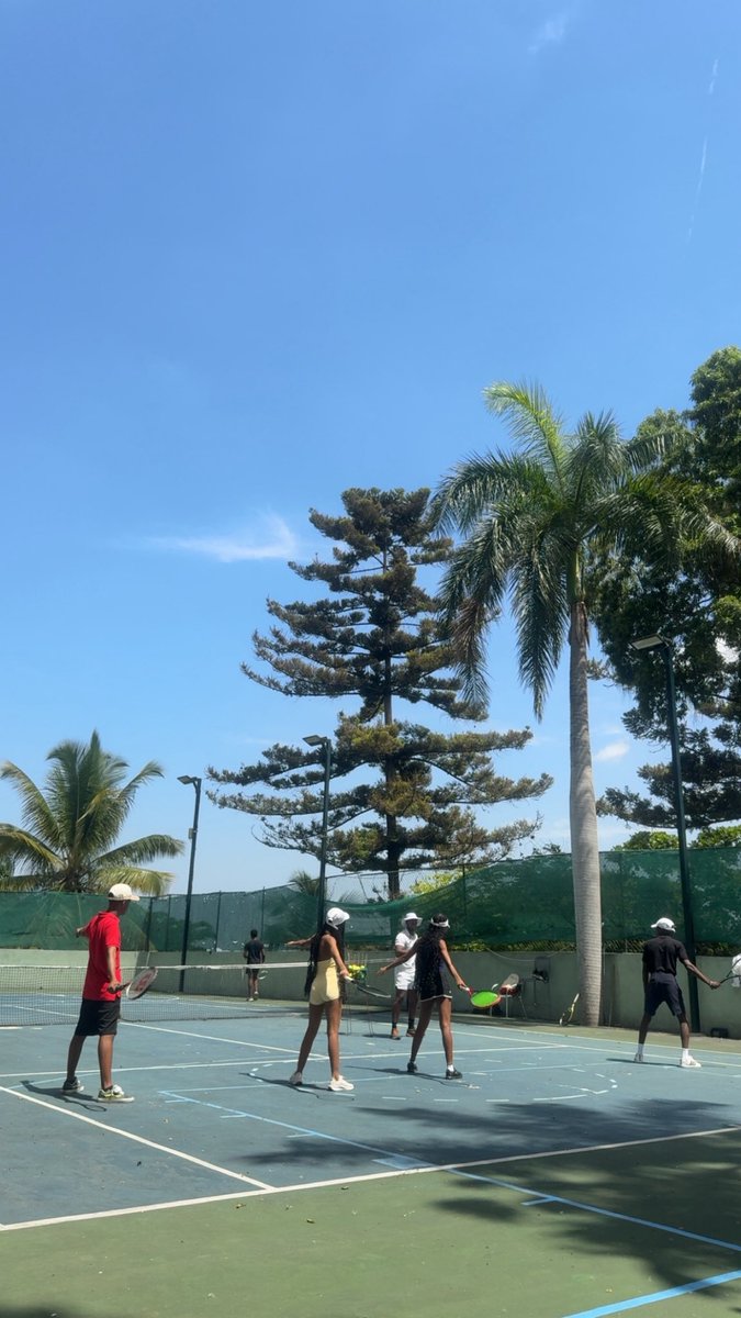 martinoyrn's tweet photo. Ou gen pou we ou pa konn sim bay lesson Tennis 🎾 . https://t.co/tyo4sLnjD0