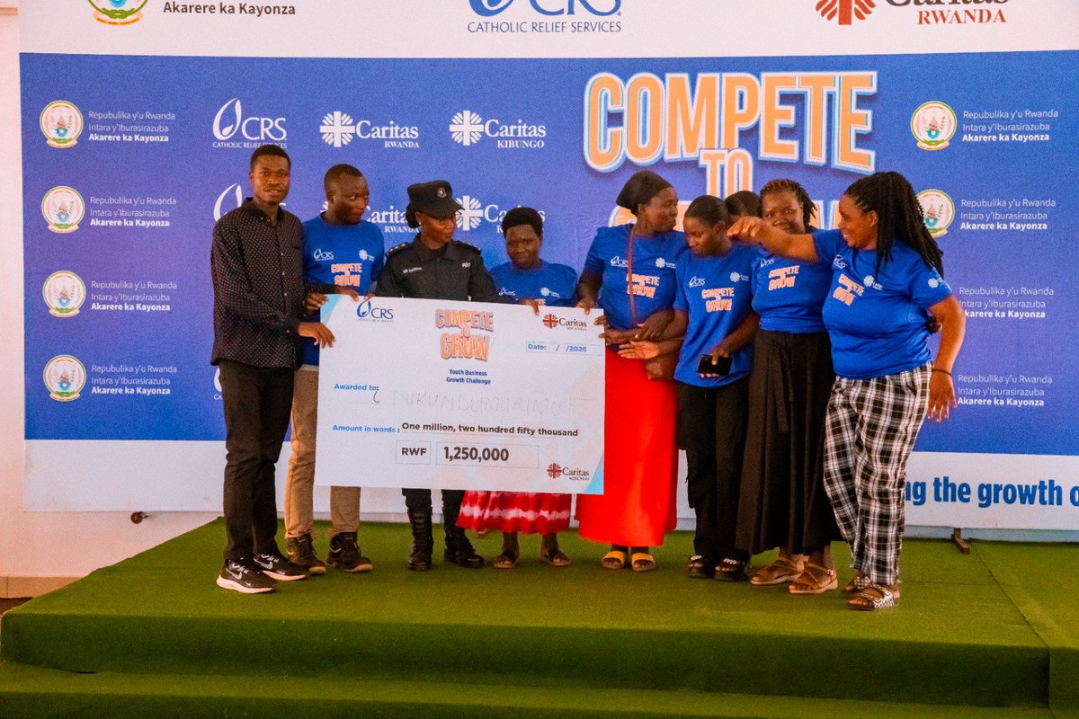 CrsRwanda's tweet photo. #CompeteToGrow 
In @KayonzaDistrict Youth led savings groups pitched their businesses ideas and innovations. 

The top 10 winners received growth capital awards ranging from RWF 2,5M to RWF 500k that will support their business growth and market access. https://t.co/pEEBkYEZzP