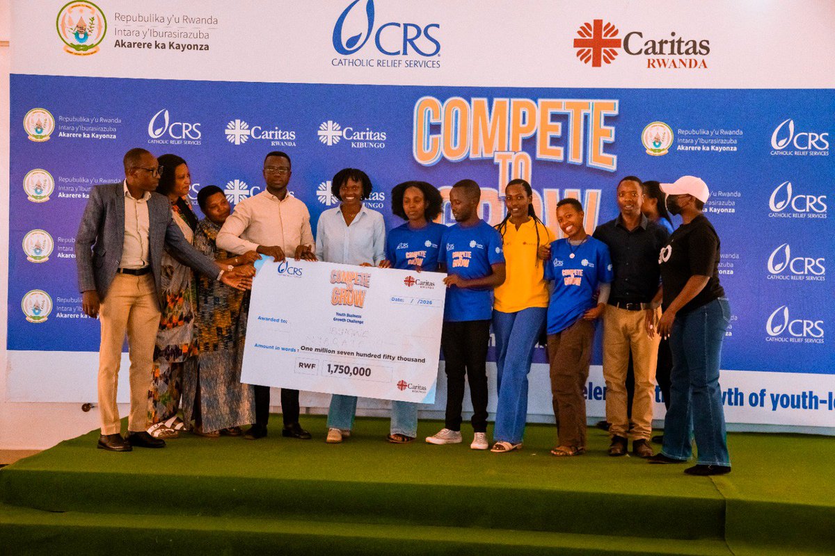 CrsRwanda's tweet photo. #CompeteToGrow 
In @KayonzaDistrict Youth led savings groups pitched their businesses ideas and innovations. 

The top 10 winners received growth capital awards ranging from RWF 2,5M to RWF 500k that will support their business growth and market access. https://t.co/pEEBkYEZzP