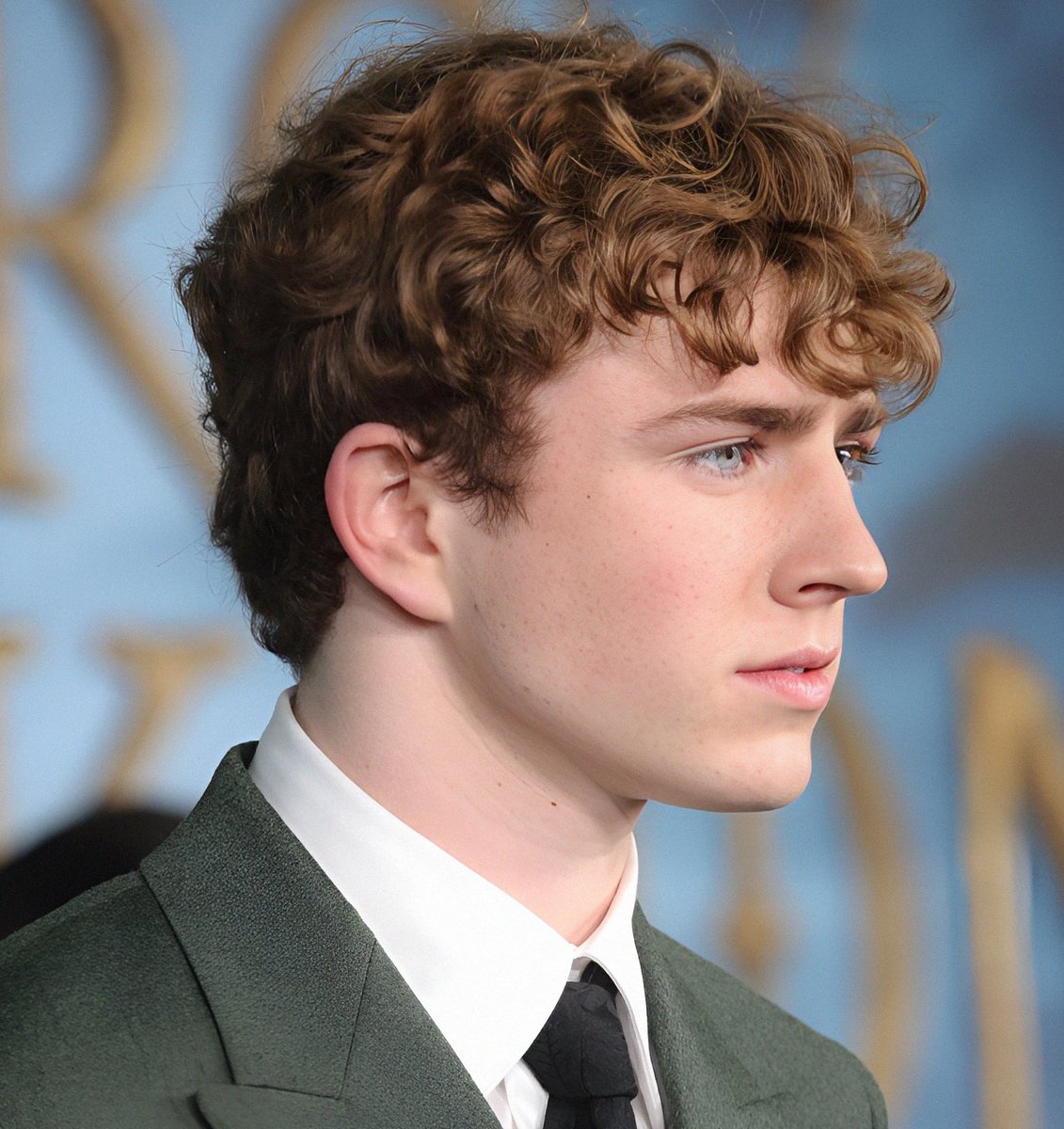 cooky_tklove's tweet photo. Season 3 Percy hairstyle is so pretty y'all https://t.co/SAkqKHZShg