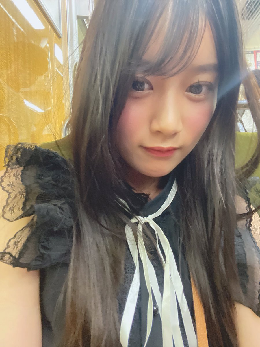rio_23112's tweet photo. 酔いすぎて自撮りの仕方忘れてスクショしてた笑

初めて飲んだお酒が美味しかった〜🥂𓈒𓏸︎︎︎︎ https://t.co/FZ5YIavZ5j