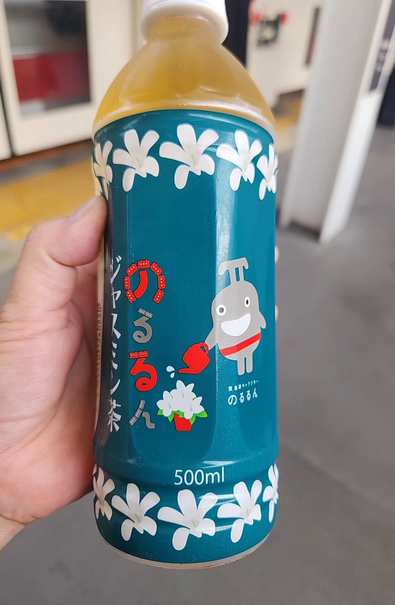 rico1899's tweet photo. のるるんのペットボトル発見。
文字が車両。 https://t.co/expYA461UO