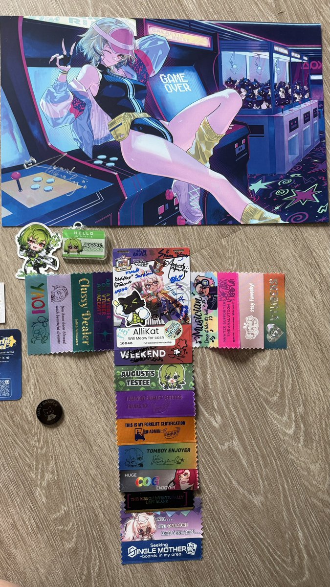AlliKatVT's tweet photo. Last  #offkaigen5 post 😅 I met so many amazing people I collected all the buidnus cards some you may know. a lot you probably don’t but I hope to share them with you when I end my streams >\\\<. Ah and the final ribbon/ signature haul https://t.co/PoEURQmUmb