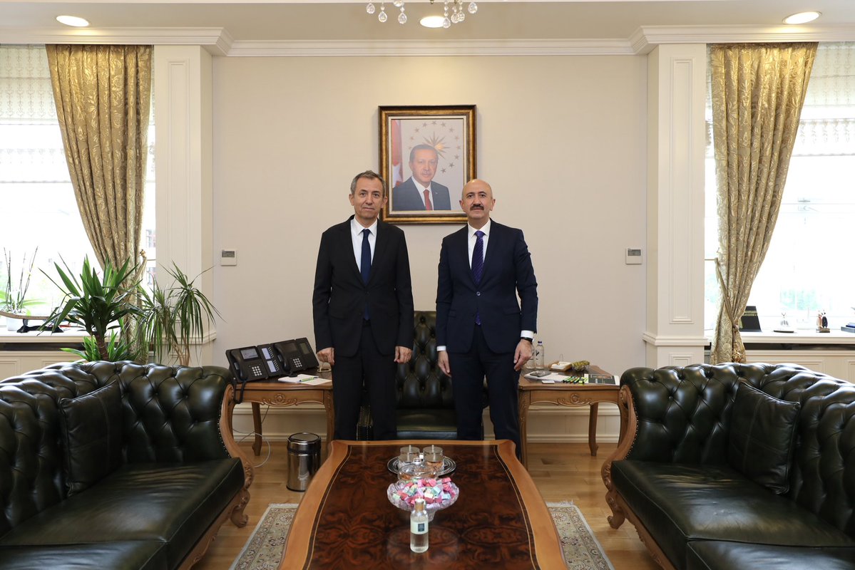 aliarifozzeybek's tweet photo. İçişleri Bakan Yardımcımız Sayın Mehmet Cangir’i makamında ziyaret ettim.

Yürüttüğümüz çalışmalar ve hayata geçirmeyi planladığımız yeni projeler hakkında kendileriyle istişare ettik. Değerli görüş ve değerlendirmelerinden istifade etme imkânı bulduğumuz bu verimli görüşmede, destekleyici yaklaşımı ve nazik misafirperverliği için Sayın Bakan Yardımcımıza teşekkür ediyorum.