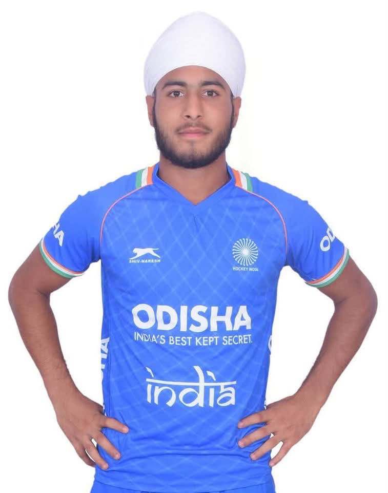 Achautala's tweet photo. मेरे विधानसभा क्षेत्र रानियां के गाँव संतनगर के होनहार खिलाड़ी राजिंदर सिंह जी का भारतीय हॉकी टीम में चयन होना पूरे क्षेत्र के लिए अत्यंत गर्व और सम्मान का विषय है…

FIH वर्ल्ड कप 2026 में तिरंगे का प्रतिनिधित्व करने का यह गौरव उनकी वर्षों की कठिन मेहनत, अनुशासन, समर्पण और संघर्ष का परिणाम है।

राजिंदर सिंह जी को इस ऐतिहासिक उपलब्धि पर हार्दिक बधाई एवं उज्ज्वल भविष्य के लिए अनंत शुभकामनाएँ। हमें पूर्ण विश्वास है कि आप विश्व कप में शानदार प्रदर्शन कर देश का मान-सम्मान बढ़ाने के साथ-साथ करोड़ों भारतीयों को गौरवान्वित करने का काम करेंगे।
