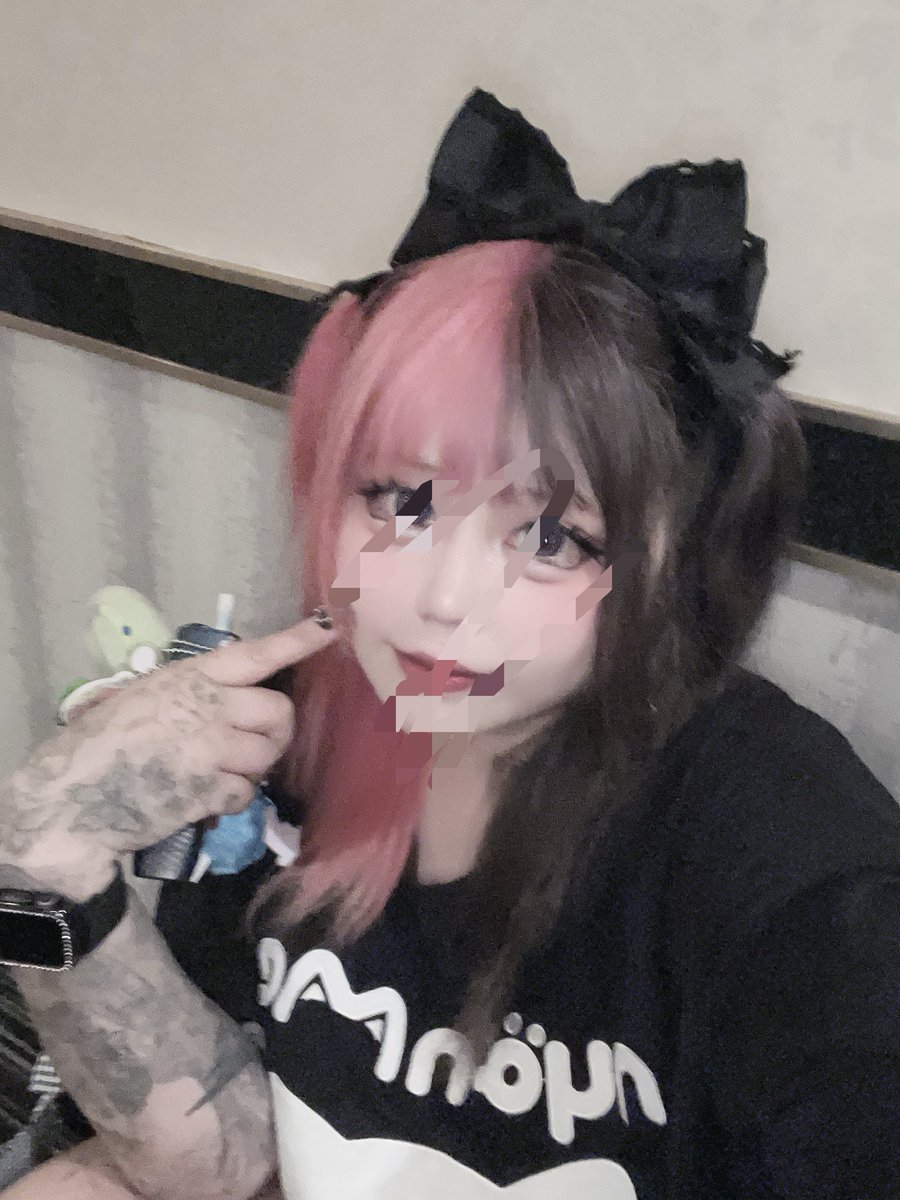 _nanonano____'s tweet photo. やっぱメイドカチューシャこんなかんじで顔長くなるからやめよ https://t.co/7cQLxh0hDY