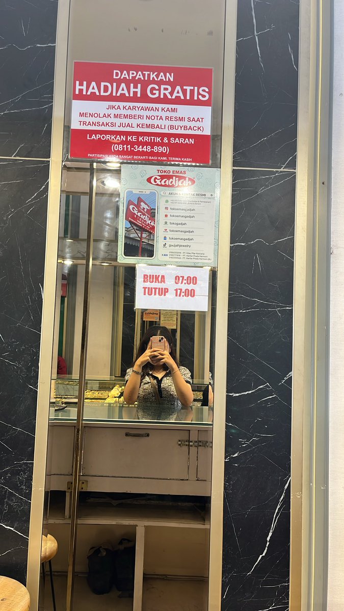 tyaeby's tweet photo. drop hasil foto dan tipe hpnya:

iphone 13 basic dengan bh 79nya😭 https://t.co/MBzrbe8H3i