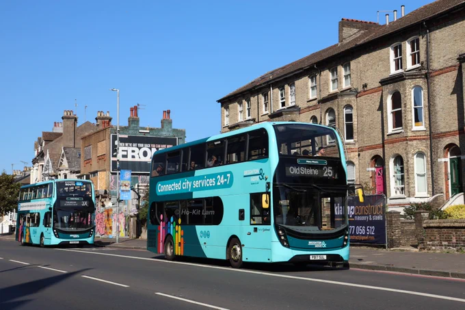 Brighton & Hove 365 (PB17SUL) is a two tone turquoise Alexander Dennis Enviro400MMC and is pictured heading to the Old Steine on route 25.