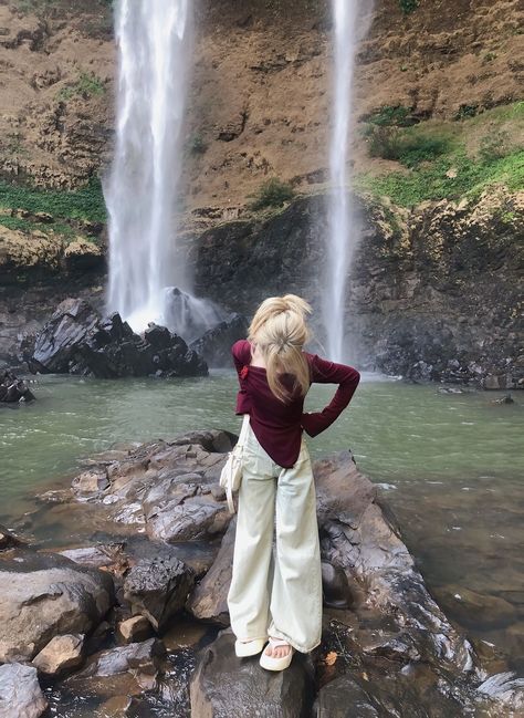 jeni_cithaa's tweet photo. Chasing mist and the roar of this waterfall
WgL https://t.co/g06XIYhgme