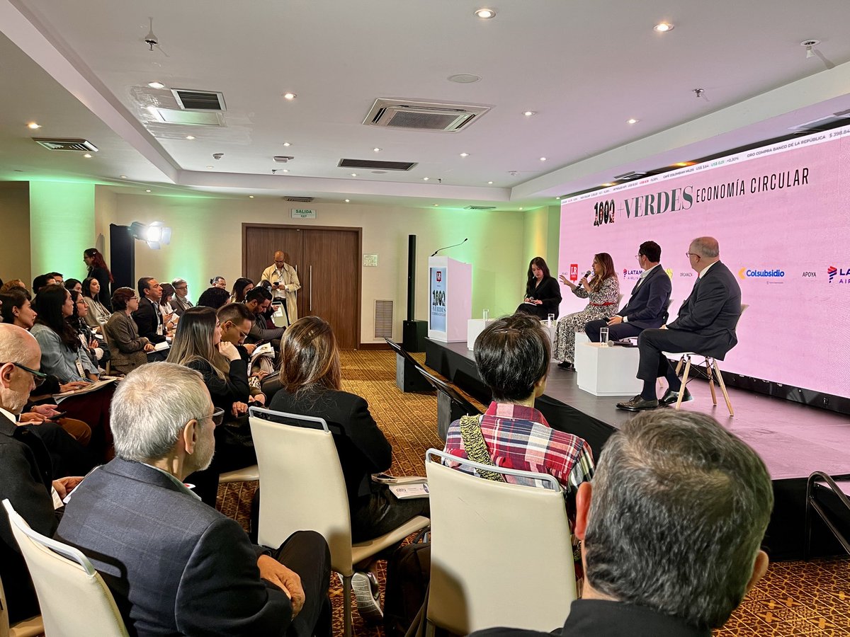 ANDEMOSCOLOMBIA's tweet photo. Participamos en el Foro 1.000+ Verdes de @larepublica_pe para conversar sobre cómo la economía circular puede acelerar la movilidad sostenible en Colombia. En ANDEMOS creemos que avanzar en infraestructura, renovación del parque automotor es clave para construir país. https://t.co/ndL7rlLJia