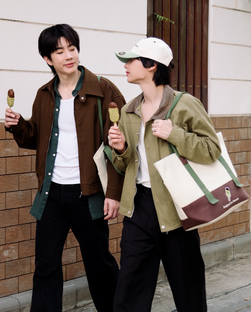 gunshineday's tweet photo. Double coated, double the reason to love this flavor 🍦💚🍫

รัก Magnum Pistachio เป็น 2 เท่าเลยค้าบ🫣🫶🏻 @Magnum_Thailand 

🔗https://t.co/gAHuik7Kn9

@AtthaphanP 
#กันอรรถพันธ์ #GunAtthaphan 
#MagnumPistachioSignature 
#DesignedforPleasure
#MagnumThailand https://t.co/GVT22nAMJv