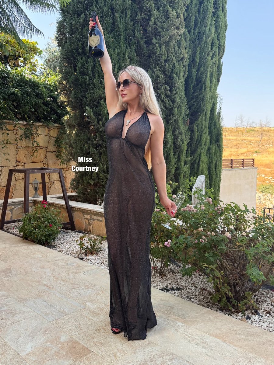 MissCourtneyM's tweet photo. It’s a day to celebrate! Thank to everyone who made my day that much more special ❤️❤️🥂🥂❤️❤️ thank you for my messages and gifts - you really make my day so amazing 🎁 I’ll get back to you all tomorrow ❤️ For now I’m off to dinner with Mr C 🥂⭐️🥂 https://t.co/CC8sIIjxNO