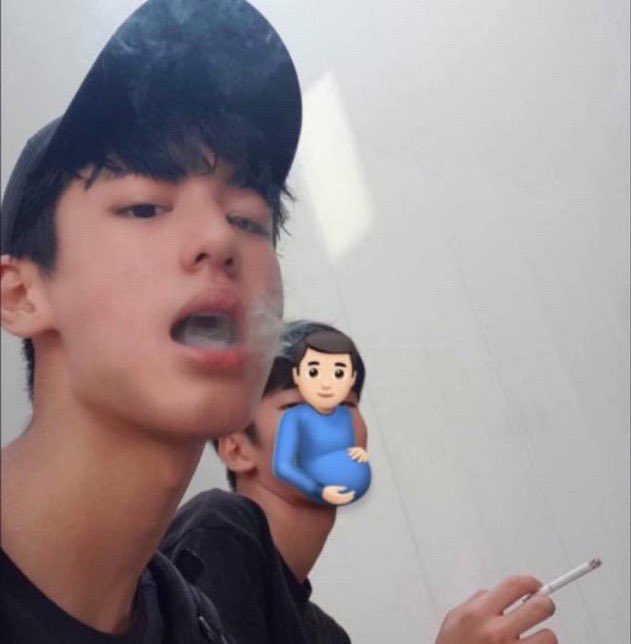 yusol486's tweet photo. 담배논란자꾸안묻혓다하는데
느그오빠가사과한마디 라도햇니?
지들논란은영원히먹금하면서뭔가성비사과문이지럴사과라도한게어디야 https://t.co/riWQF5ip5W