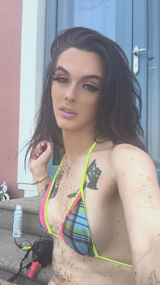 kittykisses9696's tweet photo. Those contour skills are working 💅💅
She's a fine Little mama 😊😊 
Make the hood go crazy 😊
Type shit 😍🤗😚 https://t.co/hPXPuJ9FpD