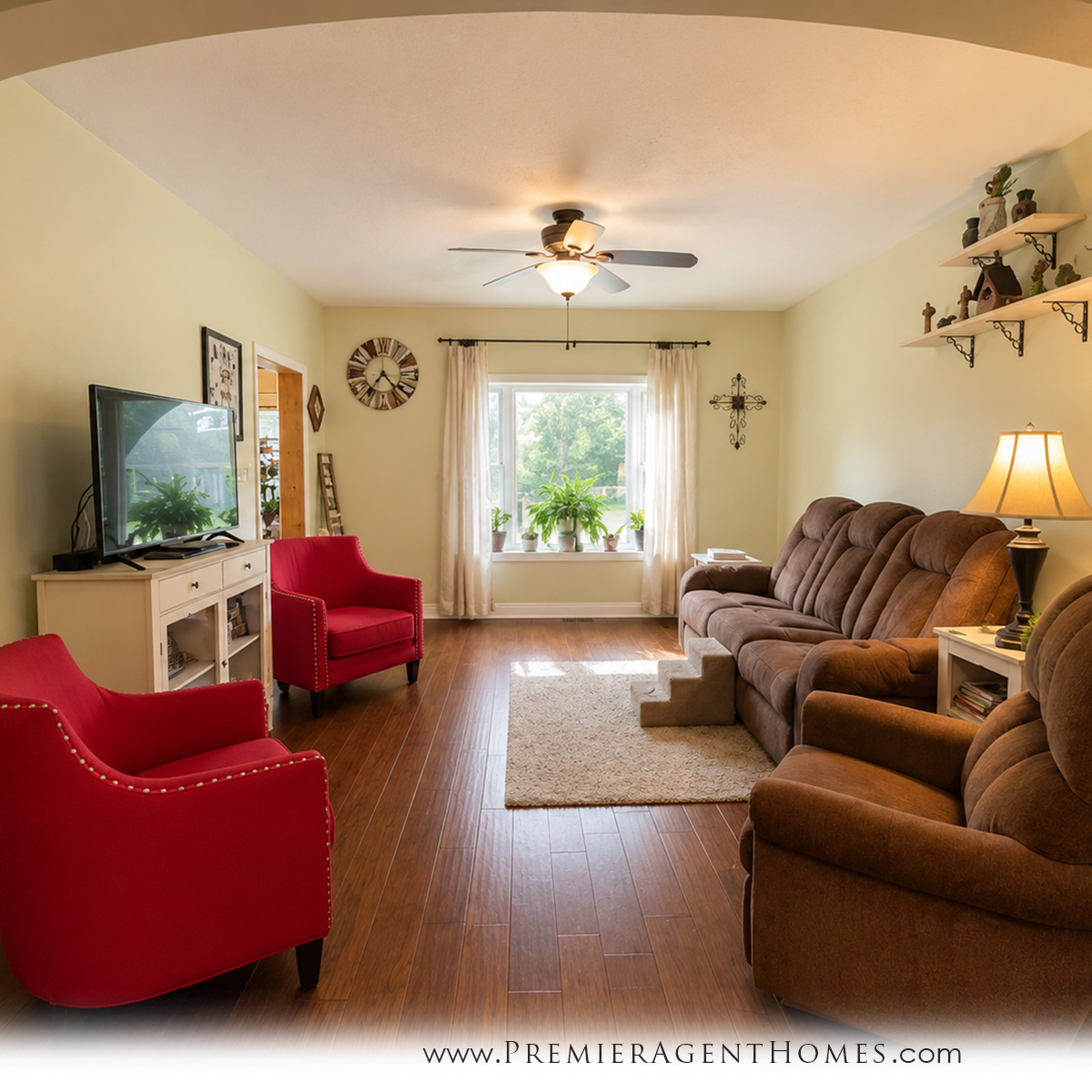 PremierAgentN's tweet photo. ** New Listing **
1405 E Brunswick Ave, Indianapolis, IN 46227 | $222,500
SFR | 3 Beds • 2 Baths • 1,350 sqft • 0.32 acre lot
Listed by Robert Vanhook with Premier Agent Network IN, LLC
Click for more: https://t.co/8wc3ZQKQ2e
#Indianapolis #IN #Indiana #PremierAgentNetwork https://t.co/o5BpJlHYNW