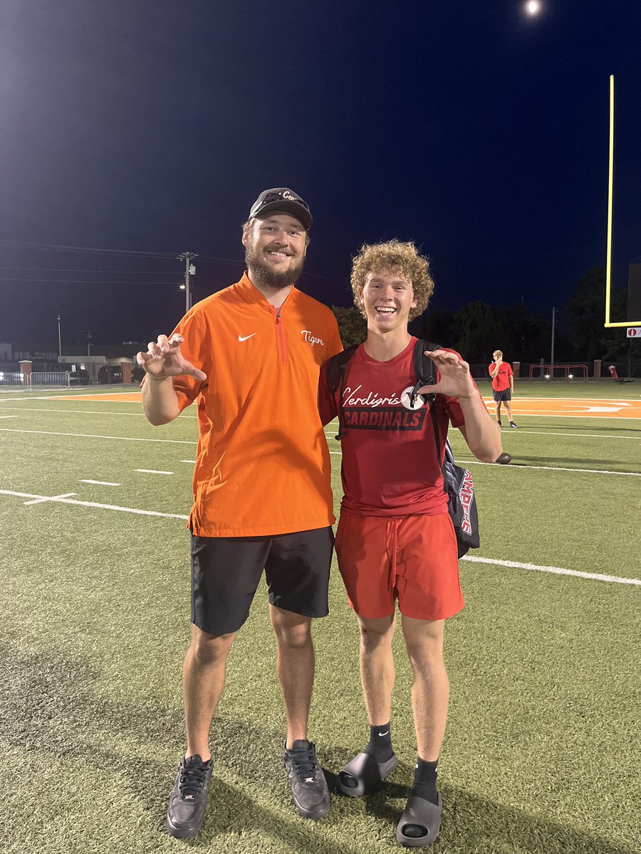 Braxton_Dean_'s tweet photo. Had a great time competing at @ECUTigersFB! Excited to be back for a gameday visit! @TheDG_88 @CoachMitch3ll @PrepRedzoneOK @6starfootballOK @Vps_football @CoachMorsey @derekrasmussen @Sooner7v7 https://t.co/HXXxBUY2gm