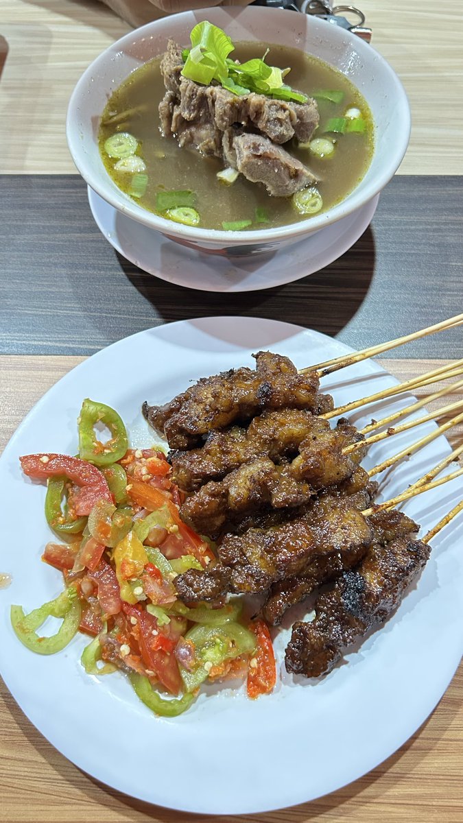 adilalisandi14's tweet photo. Tetiba BM sate maranggi dan sop djanda🙈 https://t.co/LBriRDrKyq