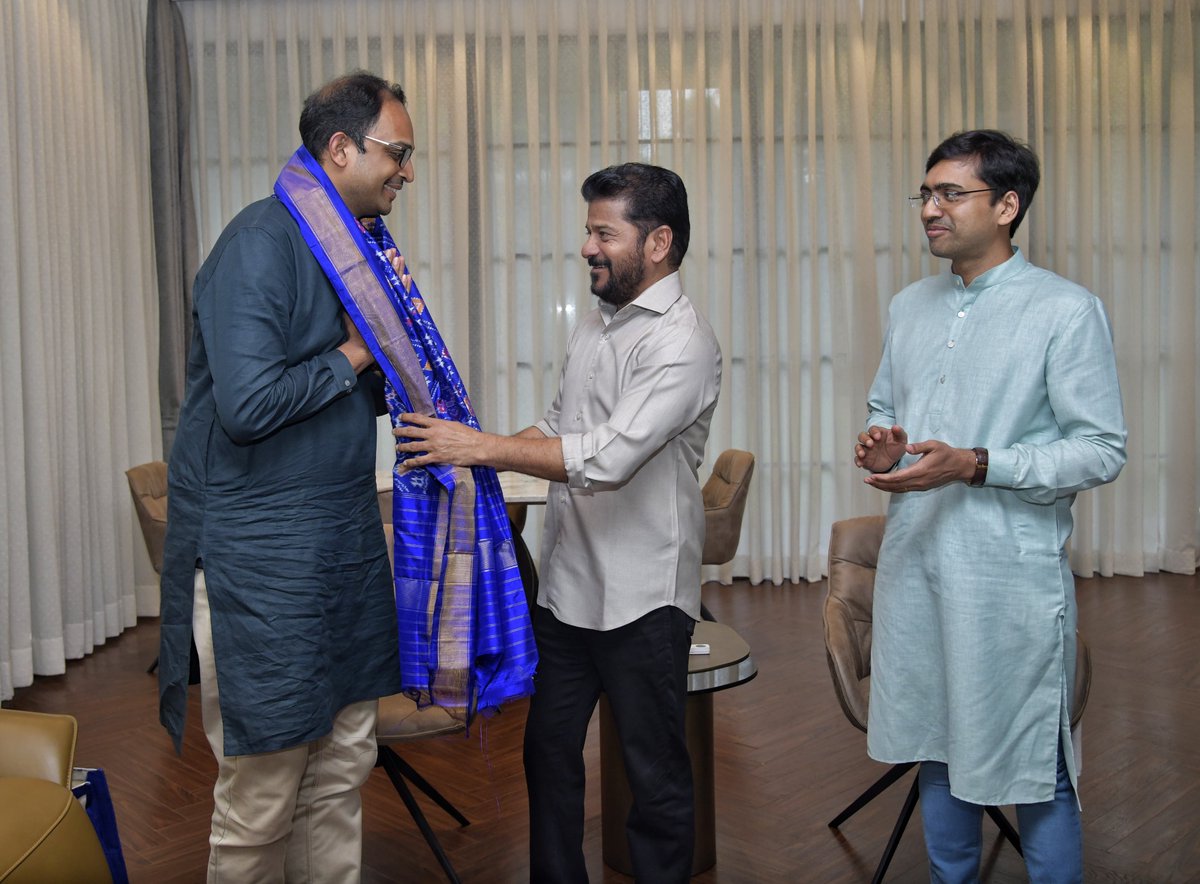 TGRising2047's tweet photo. Telangana Rising in India’s Space-Tech Revolution!

CM Sri A. Revanth Reddy met @SkyrootA Aerospace Co-founders Pavan Kumar Chandana and Naga Bharath Daka in New Delhi, congratulating the team on the historic Vikram-1 mission.

The meeting focused on Telangana’s growing aerospace & space-tech ecosystem, advanced manufacturing, R&D and opportunities to strengthen collaboration with the private space sector.

#TelanganaRising #SkyrootAerospace #Vikram1 #SpaceTech #Telangana 
@revanth_anumula