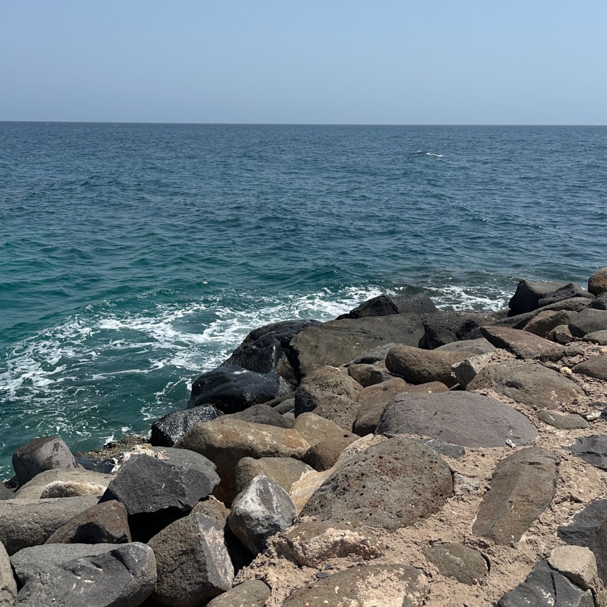 Aya_bt1's tweet photo. اسافر بس عشان بحر؟ يعني رايقه وحابه الصيف وحابه لوني الجديد 💅🏻🍒🌊 https://t.co/HP1SJcpidA