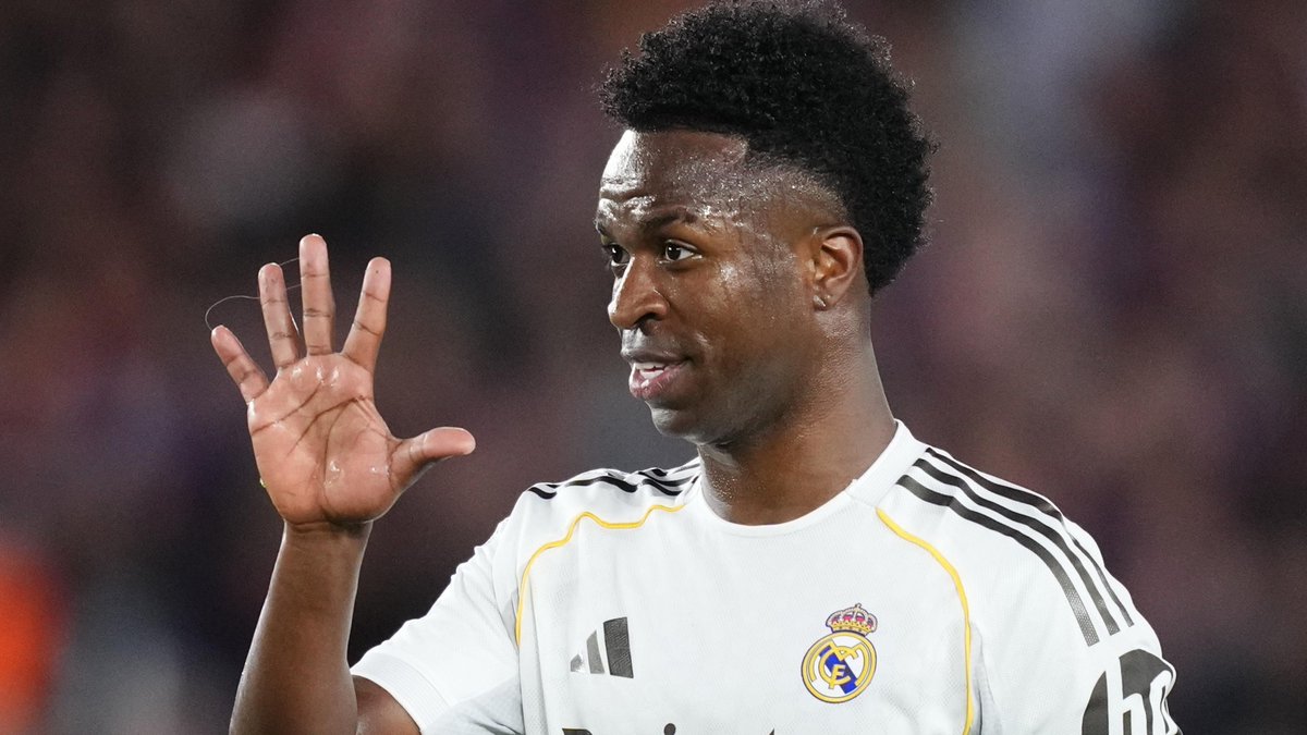 adamkeys_'s tweet photo. #Arsenal fans need to buckle up for a saga. Vinicius Jr is one of the biggest names in football, and every journalist, except one, will maximise the engagement. This is a long shot; no Premier League club has pulled off this kind of move before. Choose your information wisely. https://t.co/eCwrTD581h