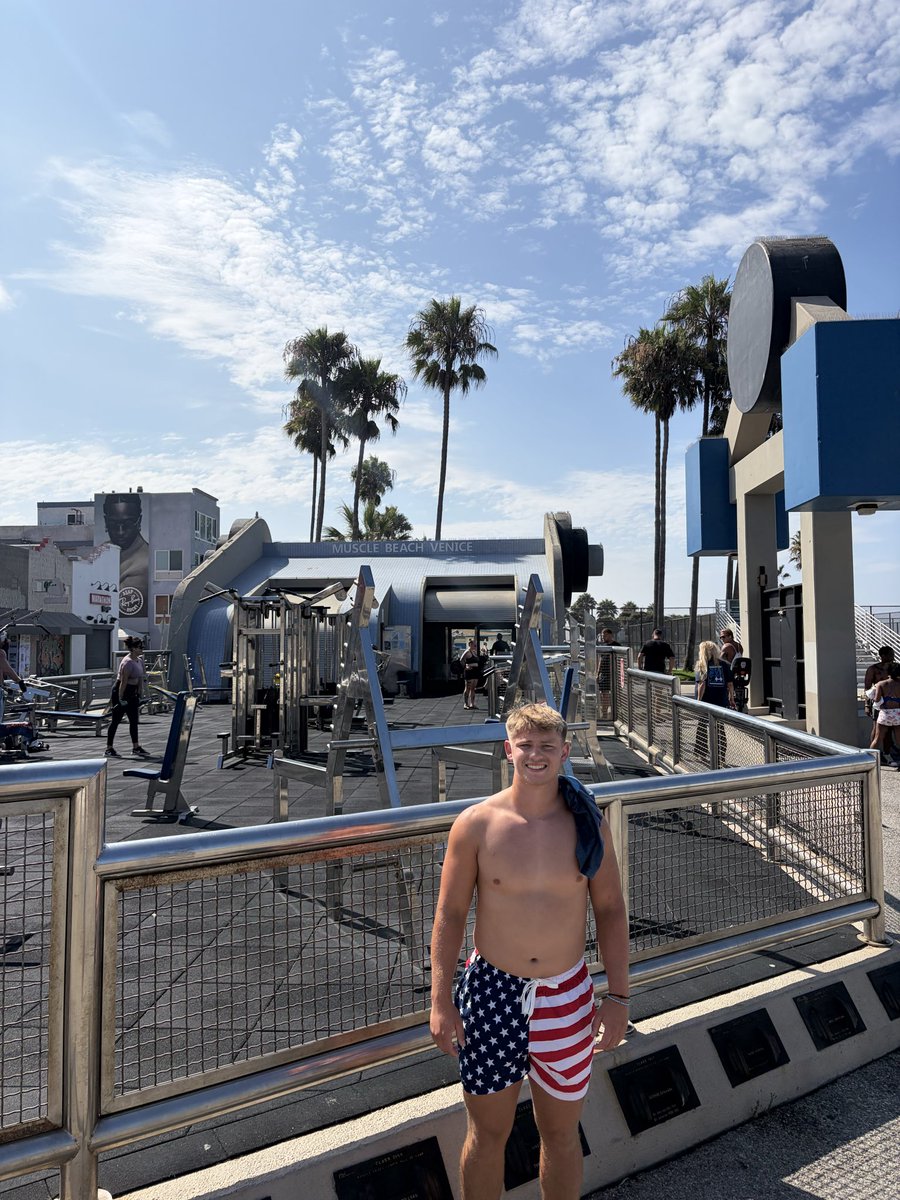 Kaleb_Stancil's tweet photo. Santa Monica, Venice, and Huntington Beach! Amazing time with Mom and Dad before starting another chapter!
#BubbaGump #Baywatch
#GodisGood https://t.co/cOIOWOhpuM