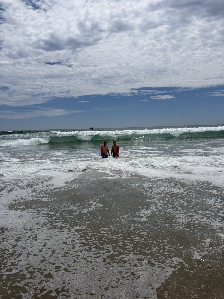 Kaleb_Stancil's tweet photo. Santa Monica, Venice, and Huntington Beach! Amazing time with Mom and Dad before starting another chapter!
#BubbaGump #Baywatch
#GodisGood https://t.co/cOIOWOhpuM