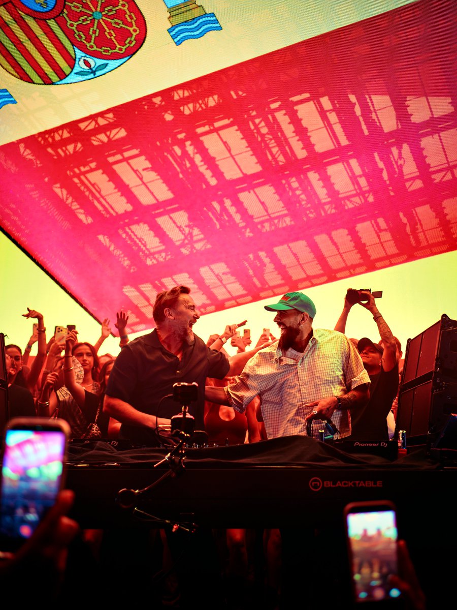 davidguetta's tweet photo. Ibiza celebrations 🇪🇸🏆 @FerranTorres20  @BorjaIglesias9 https://t.co/nhrpPr9fxD