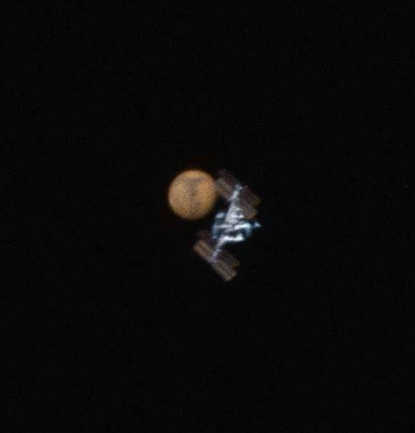 latestinspace's tweet photo. The International Space Station crossing in front of Mars, captured from Earth

(📸 Tom Glenn) https://t.co/1ldQr7kJaS