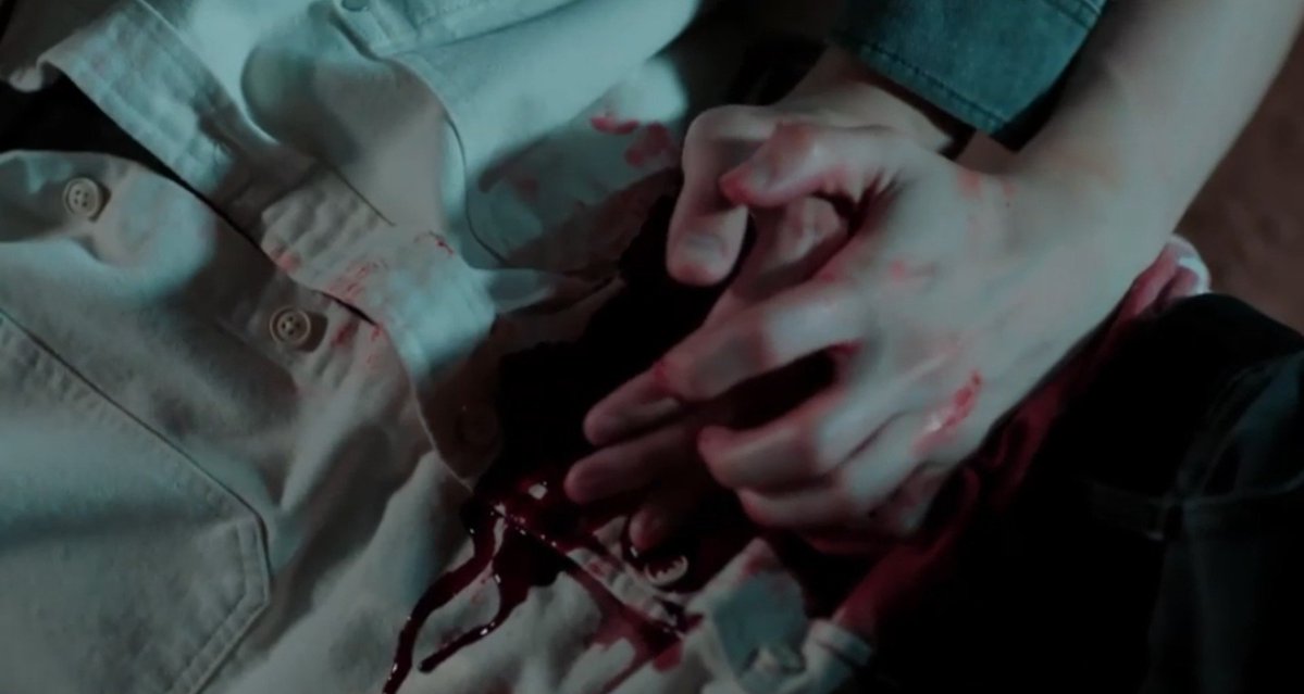 dtnxxna's tweet photo. air mata gue udah mau keluar pas phat ditusuk tapi buyar gegara adegan pegang tangan ini😭😭

#MrKillSeriesEP4 https://t.co/JATUssEkkg