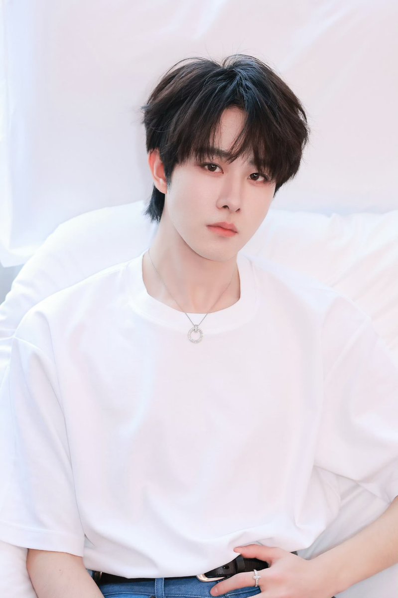tianjruijerry's tweet photo. as people say, jiarui has a tall body, small face, handsome, and white skin. https://t.co/P6AuikgWX9