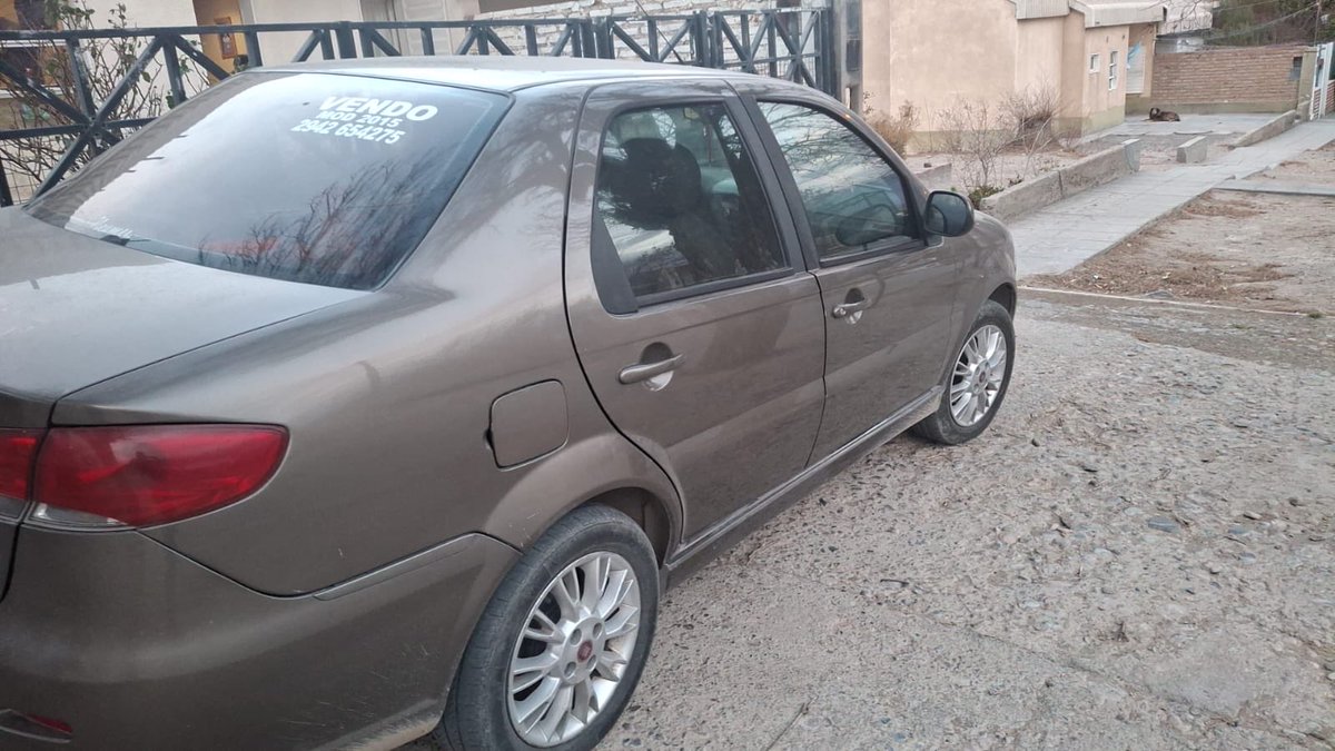 aracelii_jara's tweet photo. Vendo Fiat siena 
Mod: 2015 
VTV: aprobada 
144km 
Excelente estado https://t.co/ZwT7VFPkYE