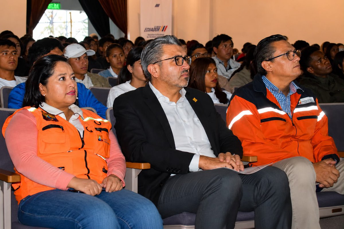 Riesgos_Ec's tweet photo. 📍#Azuay | Cuenca

Más de 400 jóvenes participaron en #JóvenesEnAcción, donde fortalecieron sus conocimientos sobre el Plan Familiar de Emergencia, la Mochila de Emergencia y medidas de autoprotección.

Ahora son promotores de la cultura de prevención.

#GobiernoDelEcuador https://t.co/FvgDcIAFEd