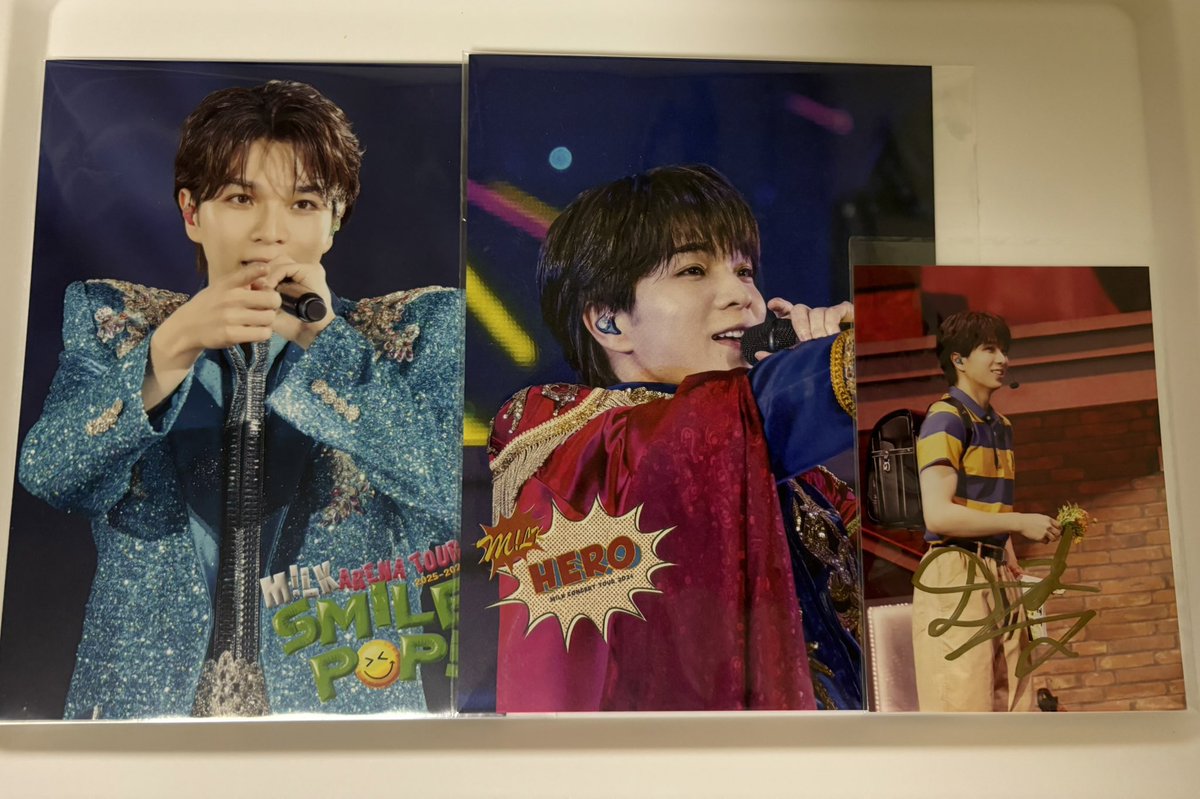 trhk___68's tweet photo. M!LK アナザージャケット サイン入り写真 交換

【譲】 HERO 塩崎
　　 SMILE POP! 塩崎

【求】 HERO 吉田
　　 HAPPY! HAPPY! HAPPY! 吉田

現場［bio欄参照］または郵送でも可能です
お心あたりのある方リプもしくはDMにお願いいたします
お気軽にお声掛けください🙇‍♀️

 #MILK交換  #MILK譲  #MILK求 https://t.co/izcfXjfsUW