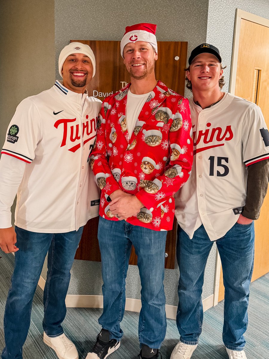 Twins's tweet photo. Tis the season!!! Tonight we’re celebrating Christmas in July!

🚨 REPLY NOW WITH YOUR FAVORITE PLAYER (PAST OR PRESENT) FOR A CHANCE TO WIN A SIGNED ITEM BY THEM https://t.co/SZiaclkTph