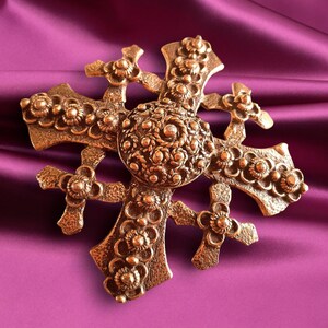 renaissancefai's tweet photo. Vintage Brooch-Pendant Accessocraft NYC Byzantine Etruscan Revival Maltese Cross, Gold Tone Statement
https://t.co/COxYdxhpCx?
#vintagebrooch #vintagependant #accessocraft #designer #signed #maltesecross #etruscanbrooch #renaissanceRevival #goldtone #domed #collectible https://t.co/DtJNQvv2e1