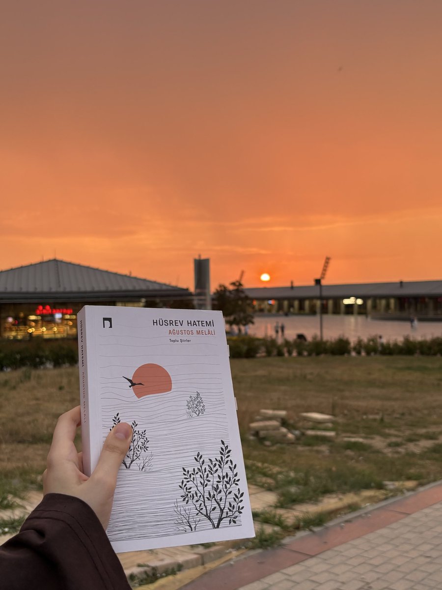 ssenadem's tweet photo. Füsun ki gözlerinin postnişini o idi 
          | Hüsrev Hatemi https://t.co/Y9xMO6OVjU