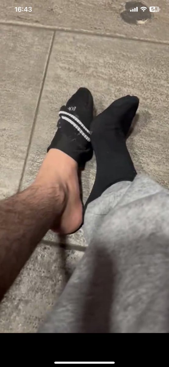 fan_piedgars's tweet photo. 👑 L'heure de se soumettre est arrivé.
Vous cherchez un Cashmaster bien puisant? @raykunns est la pour ça 💪🏽🔥
Ici, le respect se mérite, l'attention se gagne et les soumis servent un vrai boss 💶
Allez vous abonnez et découvrez ce qu'est un vrai boss 🇩🇿😈
#Findom #Cashmaster https://t.co/VJYEmCZuye